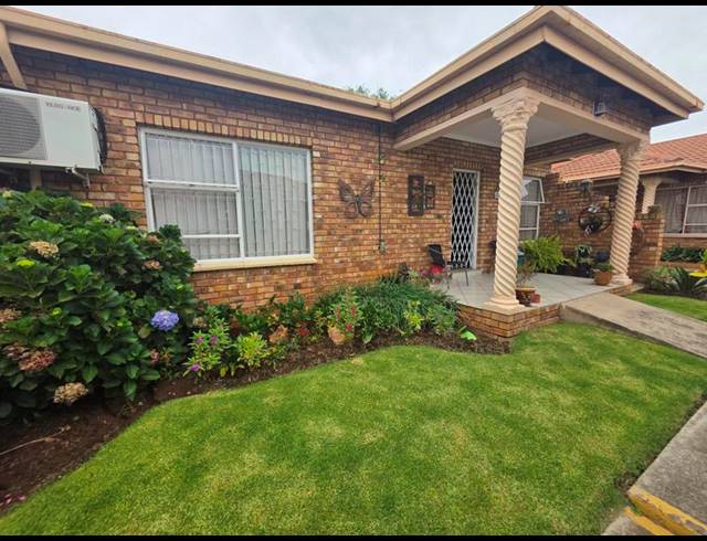 1 BEDROOM TOWNHOUSE FOR SALE IN VAN DYK PARK